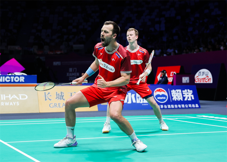 承担重任并 承担重任并